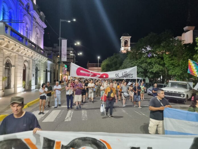 marcha contra el dnu ley omnibus