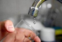 El servicio de agua potable aún no se ha restablecido en algunos barrios