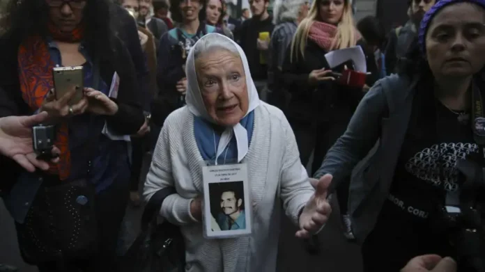 nora-cortinas-1469045