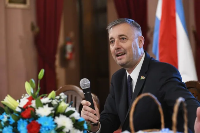 ea3fdb03-4a56-4ac1-8892-f43ac934fb3c