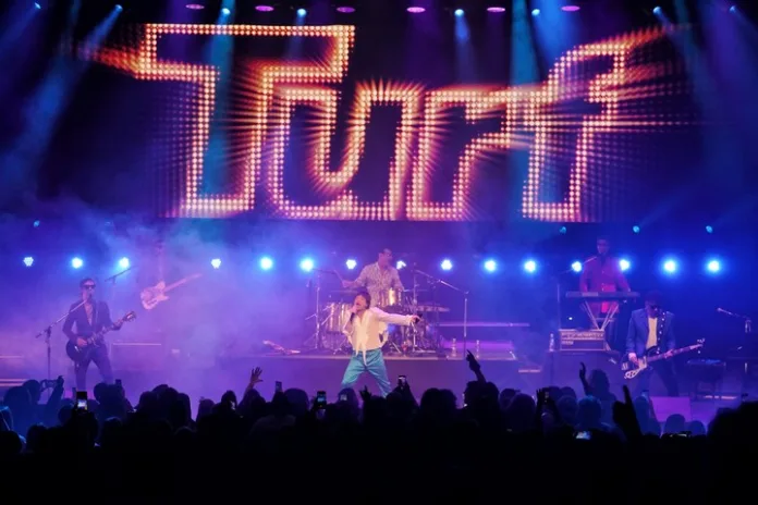 ESPECTÁCULOS - MÚSICARECITAL TURFuna pila de vidafotos Martín Bonetto