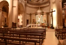 Por el mal tiempo, suspendieron la procesión por el Día de la Virgen y realizarán la misa dentro de la Basílica